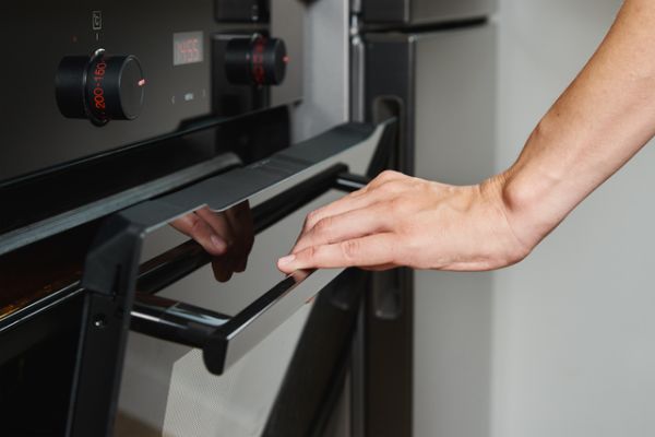 Oven hinges and handles in zamak