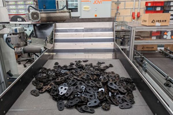 Defects in die casting: defects caused by the alloy