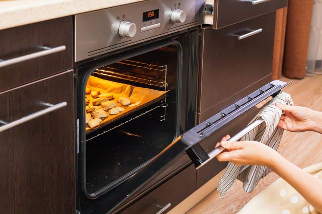 Advantages of Zamak in Oven Locking and Safety Systems